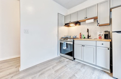 Springfield Apartment | Stylish & Modern Getaway in Downtown Springfield!nn