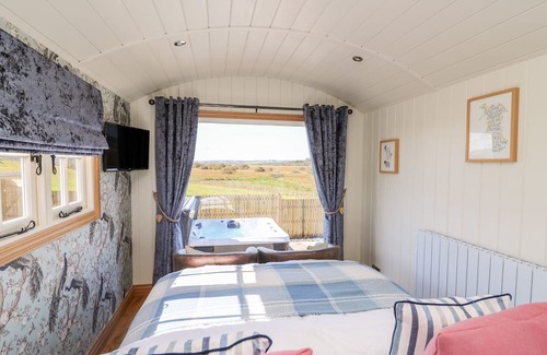 Pontrhydfendigaid Cottage | CWT Y GORS, pet friendly, with hot tub in Pontrhydfendigaid