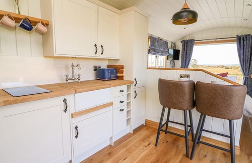 Pontrhydfendigaid Cottage | CWT Y GORS, pet friendly, with hot tub in Pontrhydfendigaid