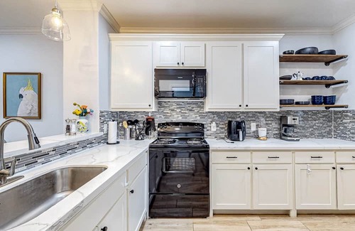 Seven Coves House | Elegant lakefront escape with private balcony, W/D, & gorgeous lake views