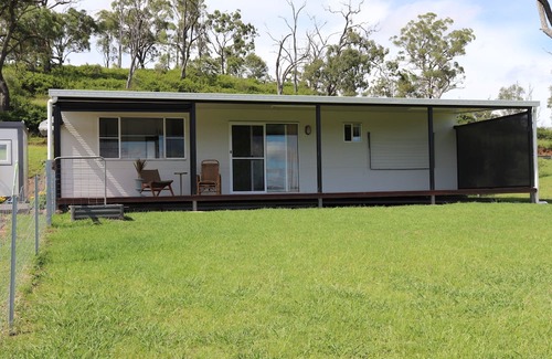 Cranley Cabin | Cosy Farm Stay. Minutes from Toowoomba Bypass