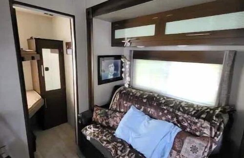 Harris House | Chill RV Camper