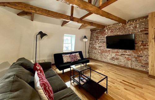 Saint-Jean-Baptiste Apartment | Nice condo with mezzanine floor and terrace.