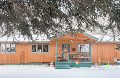 Dotsero House | 2-story riverfront home near fishing & hiking with grill, river views, streaming