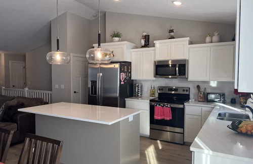 Isanti House | Tranquil and Spacious Getaway!