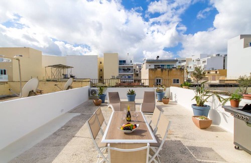 Tal-Ghoqod Villa | Charm, Sea & Sun At Villa St Maria Swieqi