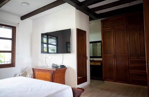 Yotoco Ski Chalet | Luxury Chalet 10 Minutes from Lago Calima
