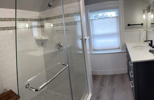 Cohasset House | New just minutes to Nantasket Beach and next door to a Cohasset top restaurant