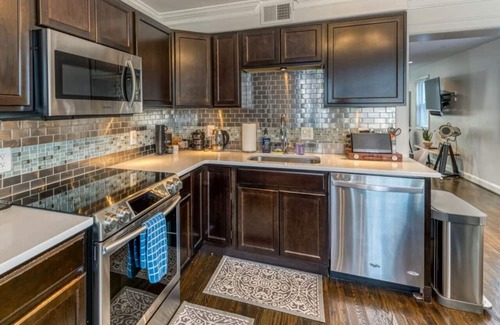 Southeast House | Hilltop Hideaway in DC