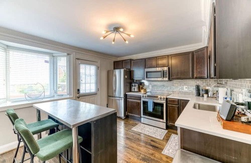 Southeast House | Hilltop Hideaway in DC