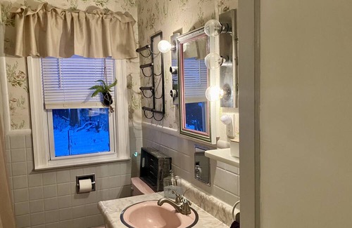 Kalamazoo House | This charming bungalow is located 5 minutes from downtown! A cozy family home.