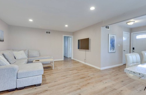 Midway House | Escondido Home w/ Yard ~ 1 Mi to Grape Day Park