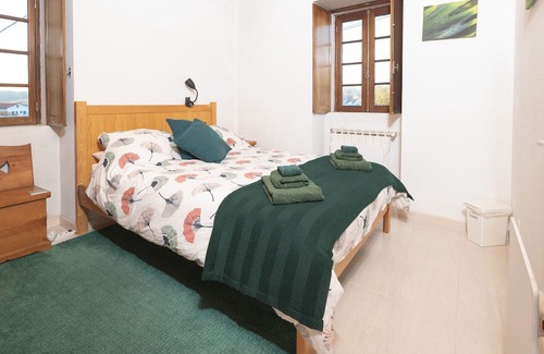 Moitas Other | Farmhouse 'Yellow House - Casa Amarela' with Mountain View, Shared Pool and Wi-Fi