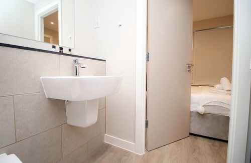 Butetown Apartment | 2 BR and Balcony - CoHost