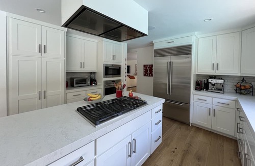 Novato House | Resort living near San Francisco & Wine Country! Private pool, hot tub, firepit