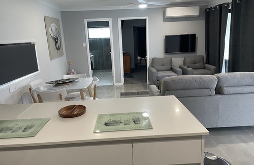 Eumundi Apartment | Private Self contained unit located in beautiful Eumundi on the Sunshine Coast