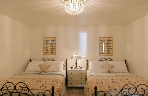 Anderson Island Cottage | The Cottage on Anderson Island- Waterfront stay with beach, views, and fire pit!