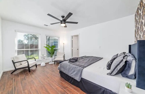 Katy House | Charming 4-bedroom house with WiFi and AC in Katy