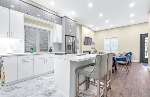 Landsdale House | Stylish 5bed Home Near DT/Hospitals/GO/Lake/TiCats