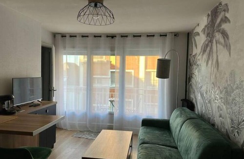 Saint-Martin-du-Littoral Apartment | Appartement Avec Balcon et vue mer