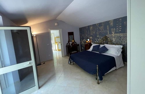 Corigliano D'Otranto House | Holiday Home 'Dependance Paloma' with Shared Pool, Wi-Fi and Air Conditioning