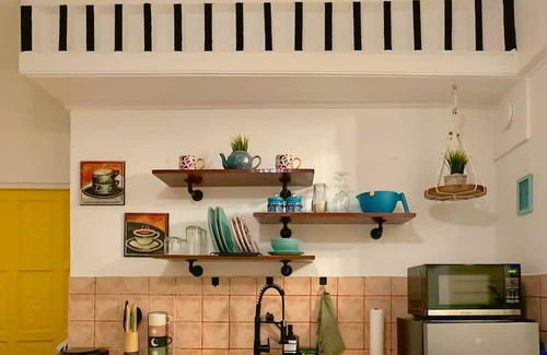 Barceloneta House | Cozy Tiburon: Private Apartment with Working Space in Barceloneta