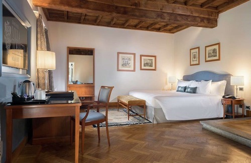 Rondo - Torretta House | Central Hotel: Great Amenities, Paws Welcome, Close to GAM Milano!