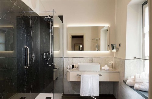 Rondo - Torretta House | Central Hotel: Great Amenities, Paws Welcome, Close to GAM Milano!