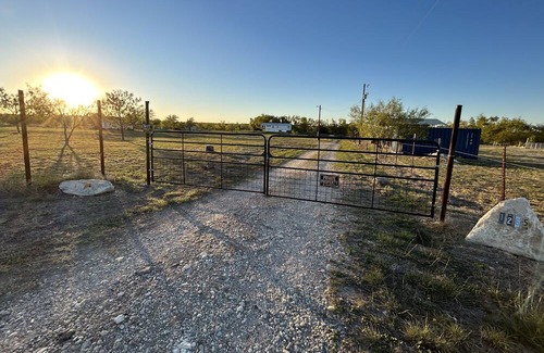 Lockhart RV Rental | Campsite 20 min to Austin/Kyle/SanMarcos/COTA!