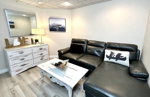 Rochon Sands House | Buffalo Lake Private Beach & Backyard KingBD