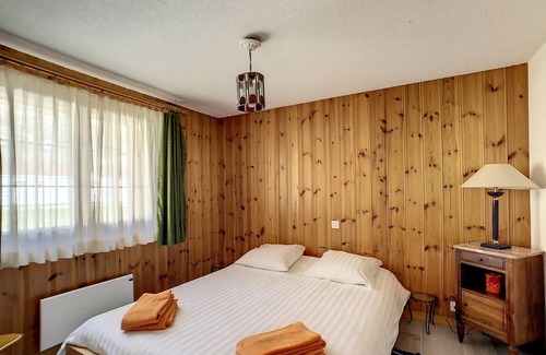 Verbier Apartment | 2 Bedroom apartment *** - 2nd floor - close to the sport centre and a bus stop, Verbier shuttle and