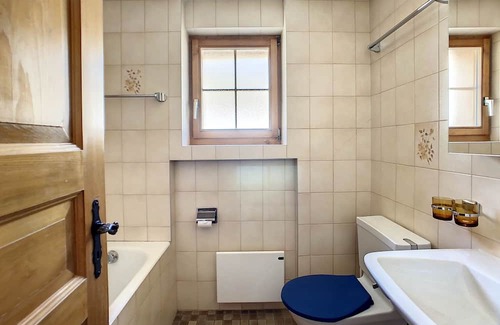 Verbier Apartment | 2 Bedroom apartment *** - 2nd floor - close to the sport centre and a bus stop, Verbier shuttle and