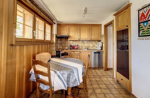 Verbier Apartment | 2 Bedroom apartment *** - 2nd floor - close to the sport centre and a bus stop, Verbier shuttle and