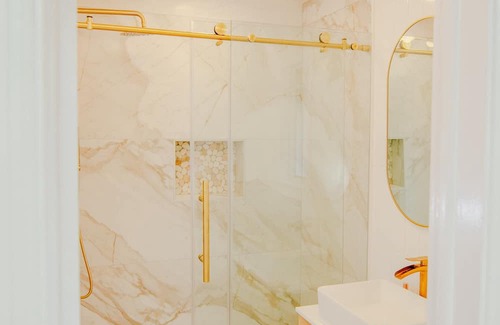 Rochelle Park House | Spacious 3 BED / 3 BATH - Close to NYC w/ Pool & Hot Tub