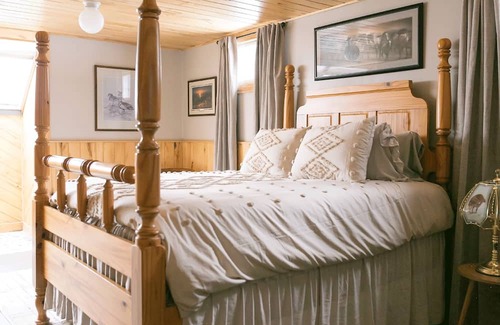 LaPorte Cabin | Unique Northwoods retreat located on 10 acres close to Leech Lake.