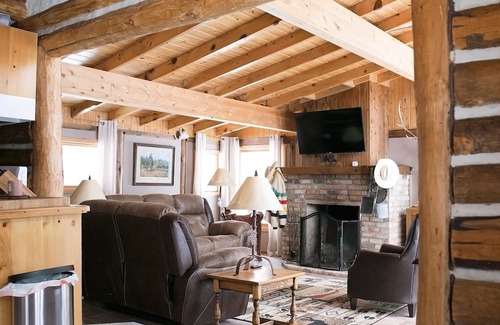 LaPorte Cabin | Unique Northwoods retreat located on 10 acres close to Leech Lake.
