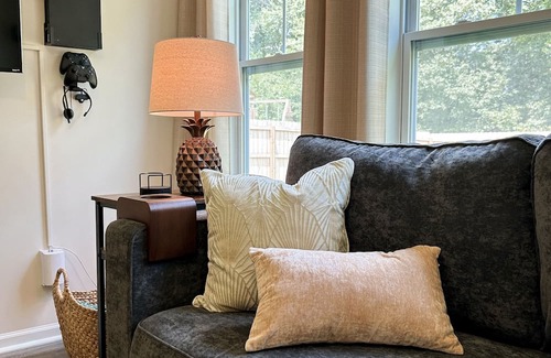 Sumter House | Spacious Home 5 miles from Shaw AFB w/ Pool Table, Firepit, & Screened-In Porch!