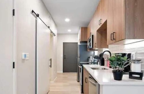 St. Anthony West Apartment | 1BD with Gym & Free Parking By Target Field, Pet Friendly