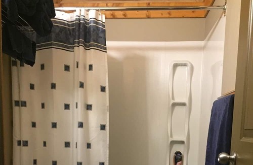 Sunshine Valley Cabin | Welcome to Serenity! A cozy log cabin in a beautiful area to relax & recharge.