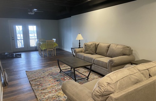 Scottsville House | Sunset Shores has an amazing lake view, the best is the sun set on the water.