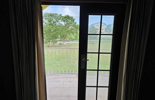 Penal-Debe House | 6 A/C bedroom , 4 full baths, 4500 Sq ft ,10 mins away from city and highway