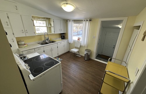 Stettler House | Walkable Stettler 2 Bedroom Suite