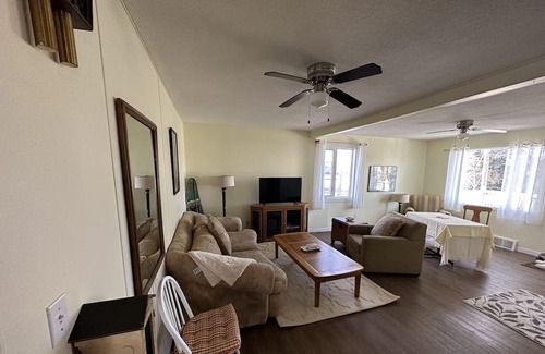 Stettler House | Walkable Stettler 2 Bedroom Suite