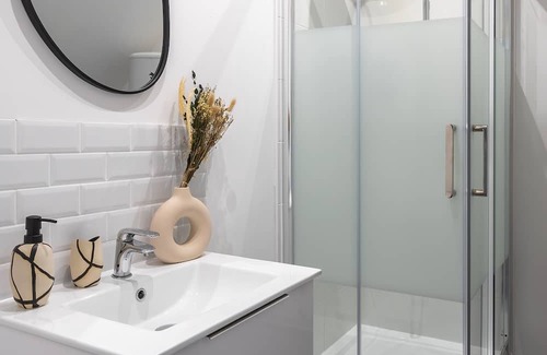 Clermont Apartment | Le Cocon Forestier - Parking Public Gratuit, Wi-fi Haut Débit, Netflix