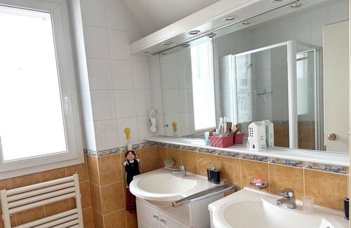 Elancourt House | Homerez - Spacious house for 8 ppl. with garden and terrace at Élancourt