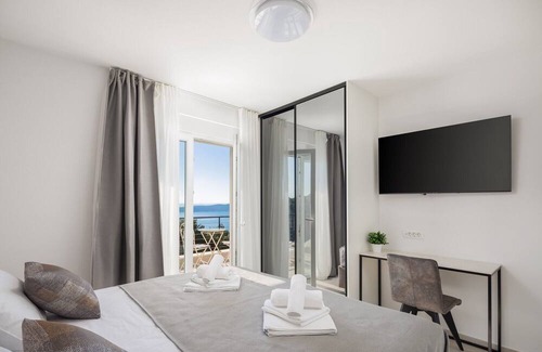 Brela Villa | Modern Villa Maris - with heated pool & sea view