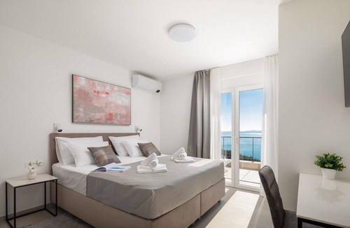 Brela Villa | Modern Villa Maris - with heated pool & sea view