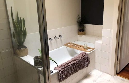 Yarra Glen Apartment | Private wing in the heart of Yarra Glen