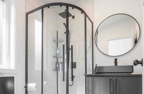 Saint-Gabriel-de-Brandon House | Huge modern chalet with spa and lake access