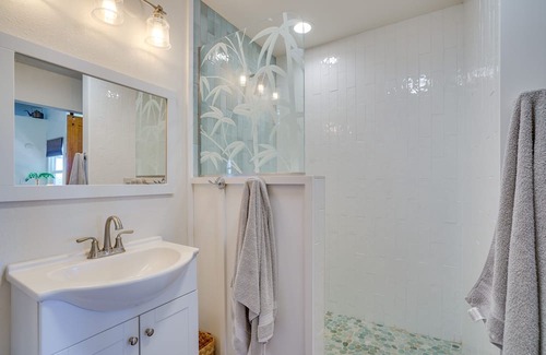 Aiea Apartment | Inviting Aiea Bungalow w/ Balcony, Grill & Views!